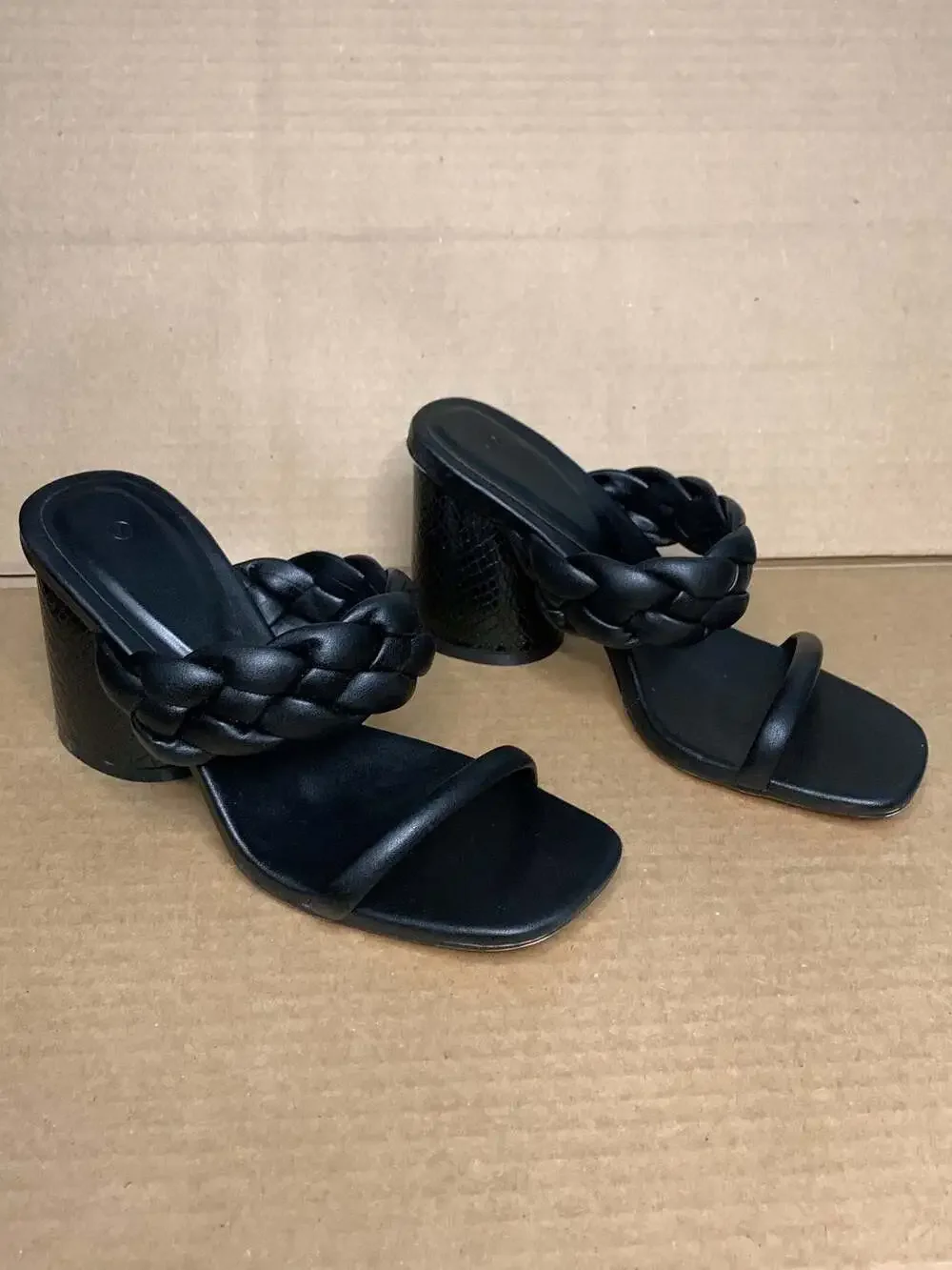 Women's Black Square Open Toe Braided Strap Slide Sandals Size 7